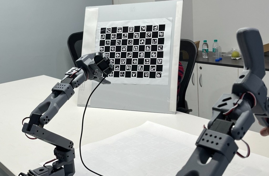 SO-101 setup: wrist-mounted camera facing fixed target